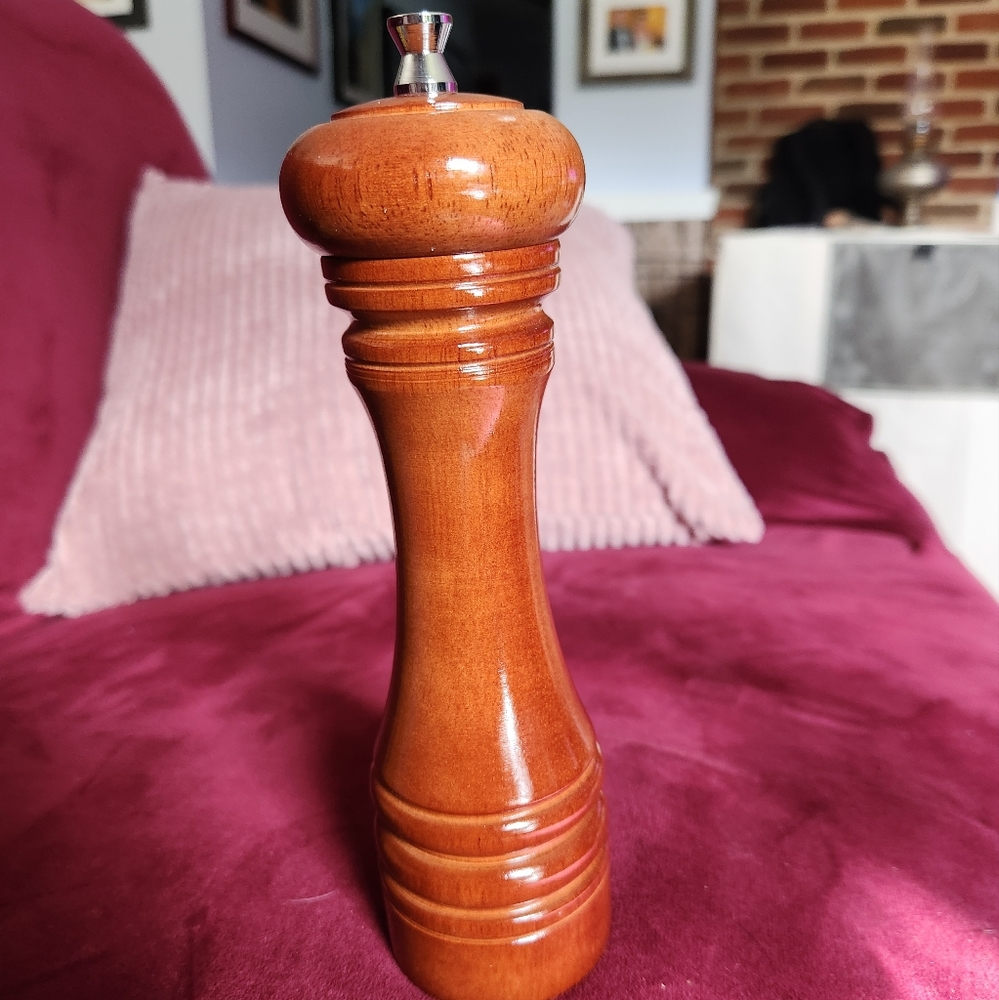 Vintage Mr. Dudley/Gessner PepperMill 8" Glossy Walnut #MRD8CS08PGW NIB